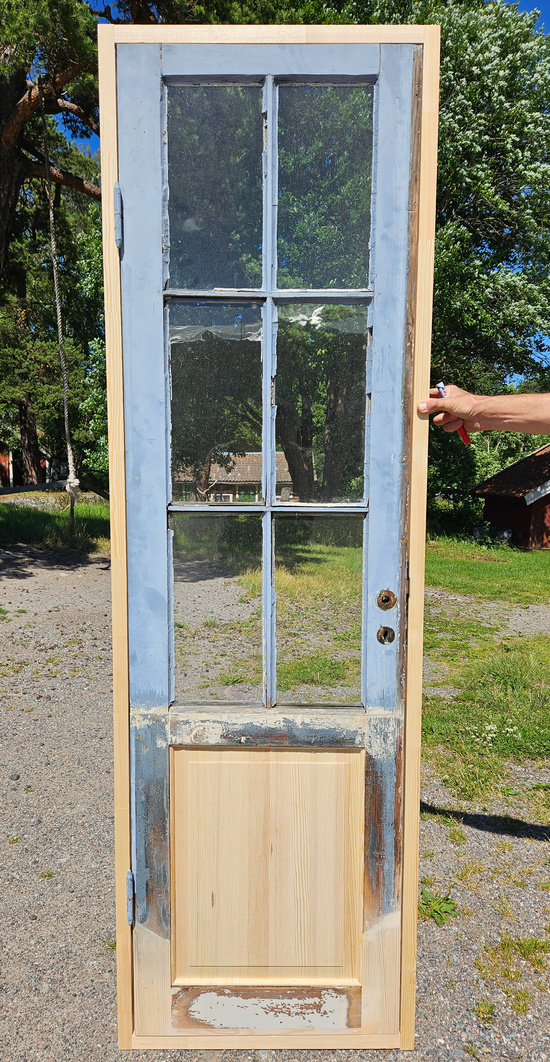 Fönster med glas och karm 68 x 218 cm, Finns på Överjärva