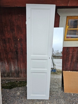 Enkeldörr, 50x194cm, finns på Överjärva